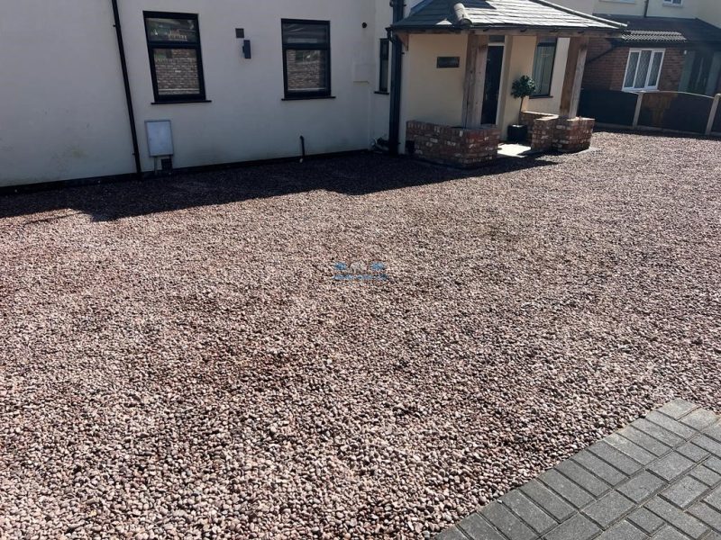 Rhino pave gravelled driveway with charcoal edging apron and retaining wall in deeside flintshire 13.jpeg